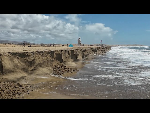 Wellen in Zeitlupe April 2025... am Strand von Maspalomas bei Flut mit Musik Teil 2
