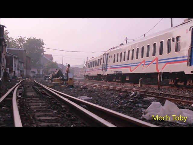 Kereta api sancaka Sebelum berubah Rangkaian stainless stell