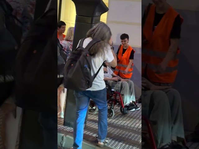 El desalojo de Maricarmen, de 87 años, causa indignación en España y pone bajo la lupa la crisis de