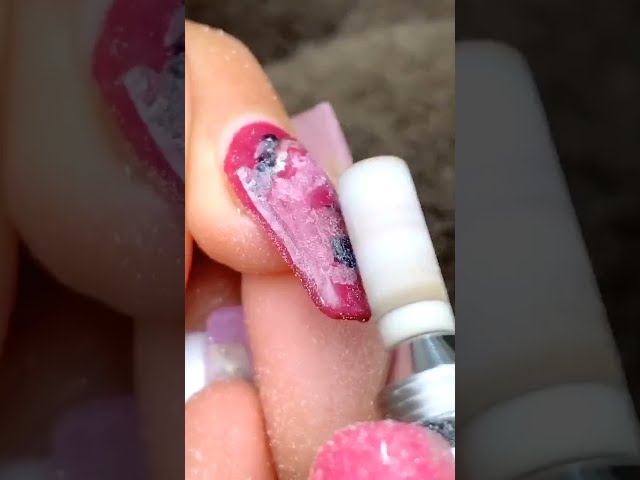How I remove my gel polish 💅🏽😂 #gelnails #acrylicnails #gelpolish