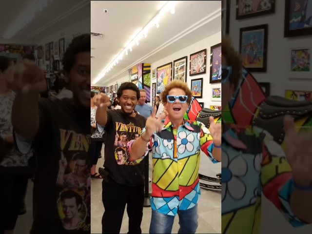 I met artist Britto Romero yesterday here at Miami Dadeland Mall 🎨